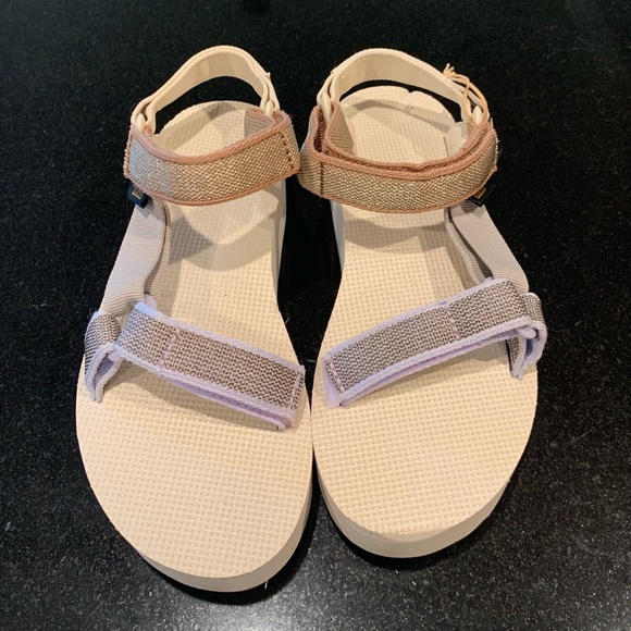 TEVA Platform Sandal, Size 6, Flatform - Picture 4 of 11